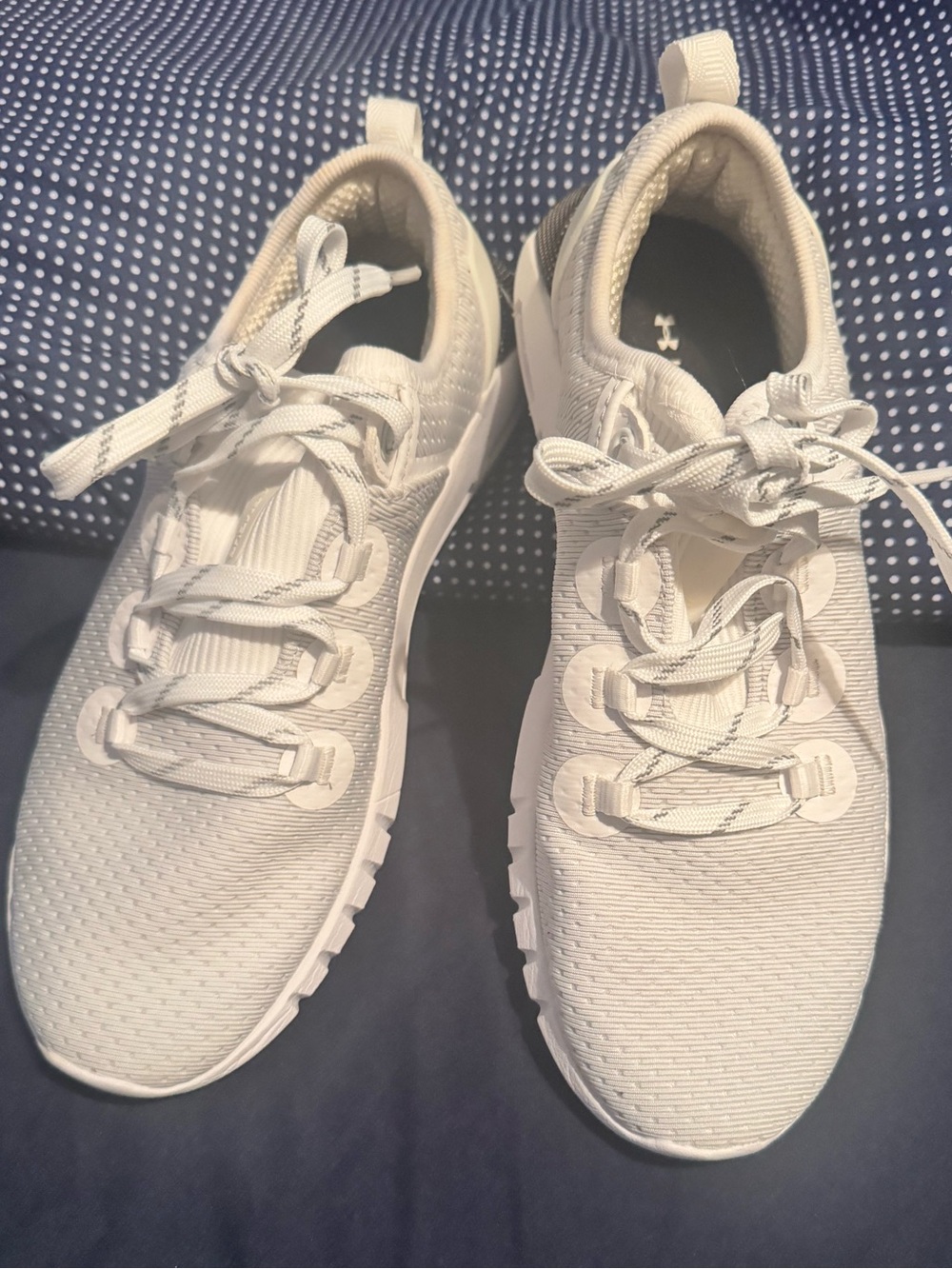 Under Armour Women's White Knit Athletic Sneakers, size 6